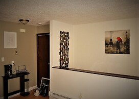 Urbana the Charming Well-lit two Bedrooms Apartment