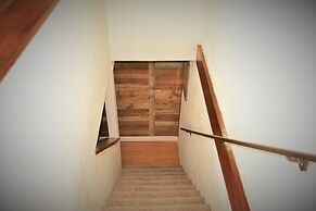 Urbana the Charming Well-lit two Bedrooms Apartment