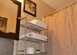 Urbana the Charming Well-lit two Bedrooms Apartment