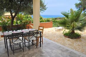 Holiday House Angelos B on Agios Gordios Beach
