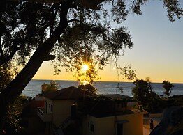 Holiday House Angelos C on Agios Gordios Beach