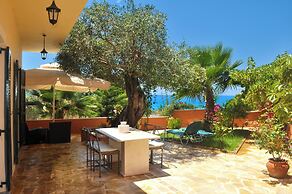 Holiday House Angelos on Agios Gordios Beach