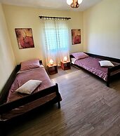 Sunflower House With a Pool and Large Garden