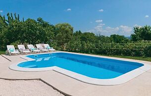 Sunflower House With a Pool and Large Garden
