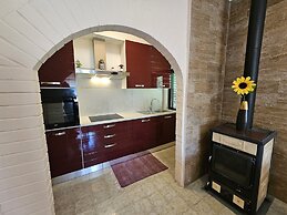 Sunflower House With a Pool and Large Garden