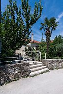 Sunflower House With a Pool and Large Garden