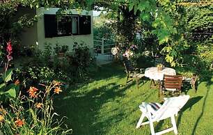 Sunflower House With a Pool and Large Garden