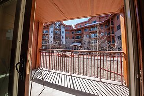 One Bedroom Condo With Large Balcony Over Mountaineer Square 1 Condo -