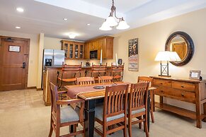 One Bedroom Condo with Large Balcony over Mountaineer Square 1 Condo -