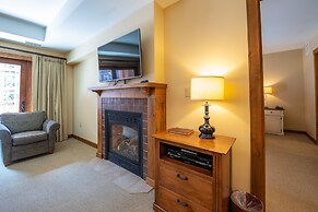 One Bedroom Condo with Large Balcony over Mountaineer Square 1 Condo -