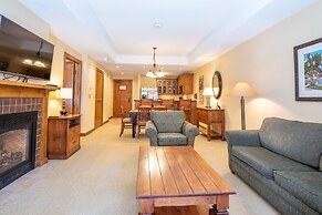 One Bedroom Condo with Large Balcony over Mountaineer Square 1 Condo -