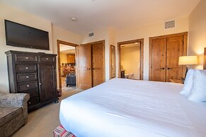 Beautifully Renovated Two Bedroom Condo with a Balcony in Mountaineer 