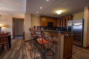 Beautifully Renovated Two Bedroom Condo with a Balcony in Mountaineer 