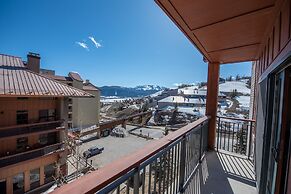 Beautifully Renovated Two Bedroom Condo with a Balcony in Mountaineer 