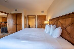 Beautifully Renovated Two Bedroom Condo with a Balcony in Mountaineer 