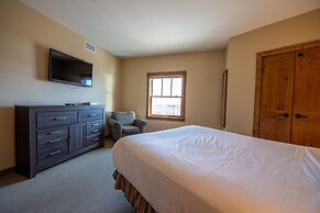 Beautifully Renovated Two Bedroom Condo with a Balcony in Mountaineer 