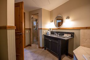 Beautifully Renovated Two Bedroom Condo with a Balcony in Mountaineer 