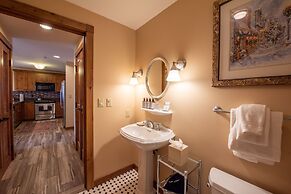 Beautifully Renovated Two Bedroom Condo with a Balcony in Mountaineer 