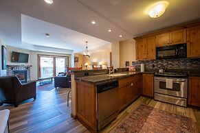 Beautifully Renovated Two Bedroom Condo with a Balcony in Mountaineer 