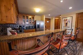 Beautifully Renovated Two Bedroom Condo with a Balcony in Mountaineer 