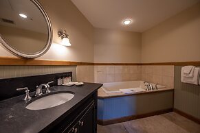 Beautifully Renovated Two Bedroom Condo with a Balcony in Mountaineer 