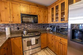 Beautifully Renovated Two Bedroom Condo with a Balcony in Mountaineer 