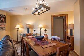 Beautifully Renovated Two Bedroom Condo with a Balcony in Mountaineer 