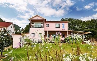 Cheongdo Mountains Bed and Breakfast