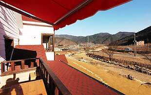 Cheongdo Mountains Bed and Breakfast