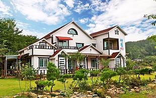 Cheongdo Mountains Bed and Breakfast