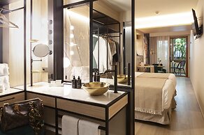 Nivia Born Boutique Hotel