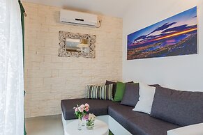 A1 - Modern Luxury apt w. 2 Balconies & sea View