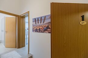 A1 - Modern Luxury apt w. 2 Balconies & sea View