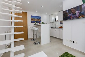 A1 - Modern Luxury apt w. 2 Balconies & sea View