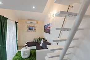 A1 - Modern Luxury apt w. 2 Balconies & sea View