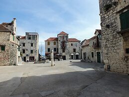 A1 - Modern Luxury apt w. 2 Balconies & sea View