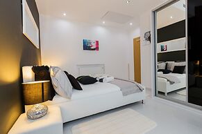 A2 - Modern Luxury apt w. big Balcony, sea View,