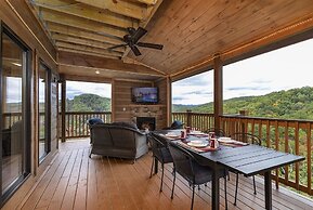 Deer Haven - 5 Bedrooms, 5 Baths, Sleeps 20 5 Cabin by RedAwning