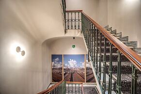 Hotel 77 Seventy-Seven