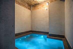 Hotel 77 Seventy-Seven