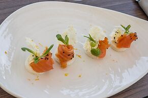 Hotel 77 Seventy-Seven