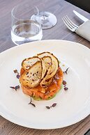 Hotel 77 Seventy-Seven