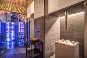 Hotel 77 Seventy-Seven