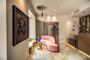 Hotel 77 Seventy-Seven