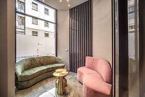 Hotel 77 Seventy-Seven