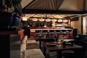 Hotel 77 Seventy-Seven