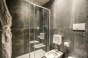 Hotel 77 Seventy-Seven