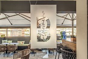 Hotel 77 Seventy-Seven