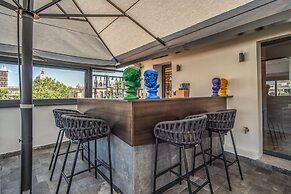 Hotel 77 Seventy-Seven