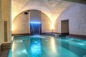 Hotel 77 Seventy-Seven